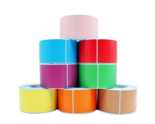 Tim profesional Nexora sedang mengerjakan proyek desain dan percetakan